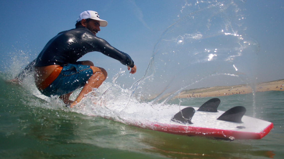 Adrien moniteur de surf à Lacanau