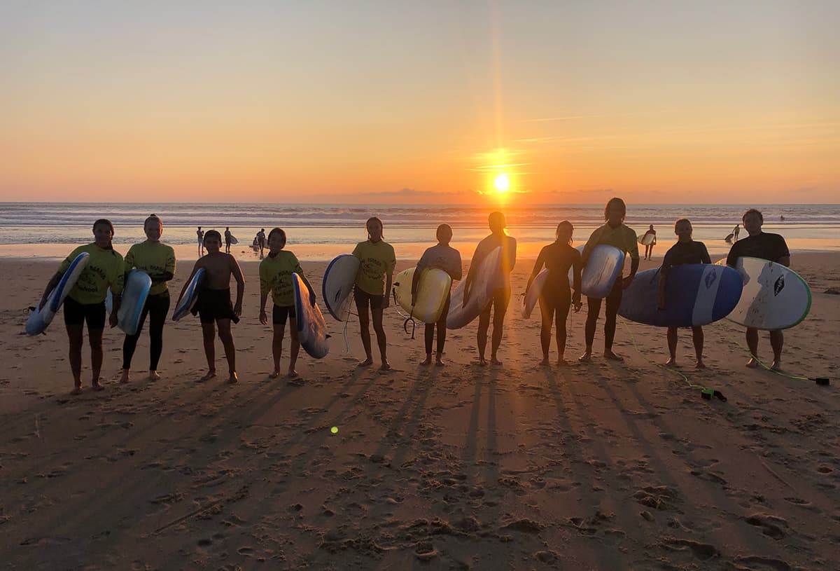 Cours de surf au coucher de soleil à Lacanau